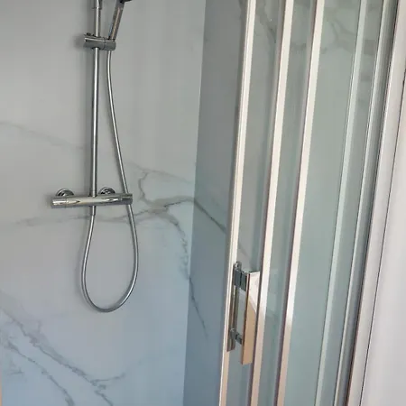 Les Rosiers Private Parking *