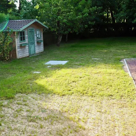 Les Rosiers Private Parking