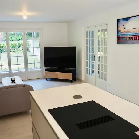 فيلة Les Rosiers Private Parking