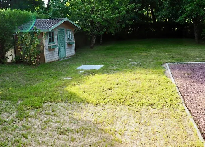 Les Rosiers Private Parking