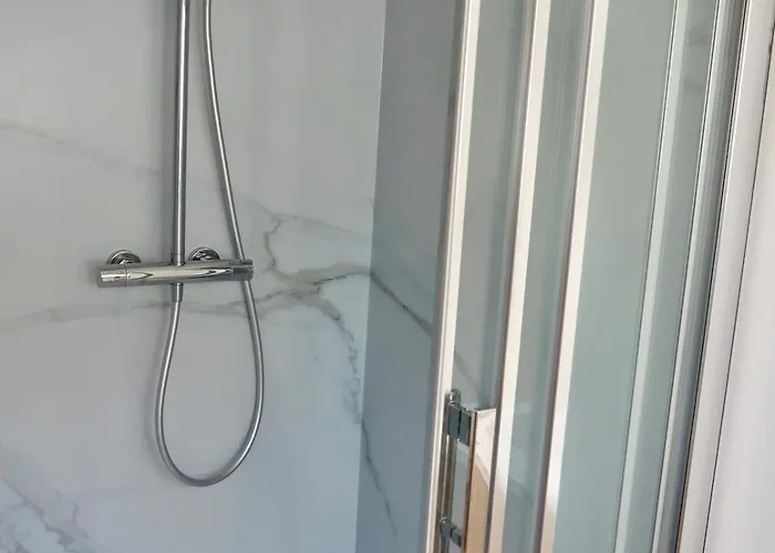 Les Rosiers Private Parking *